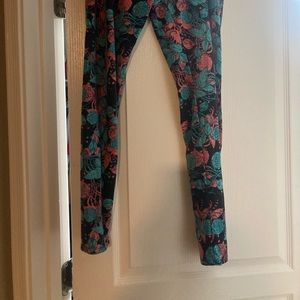 Lularoe comfy and cute women’s leggings. T&C smoke free and pet free home